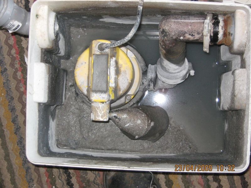 Hilfe, da kommt Wasser aus der Weißen Kiste...