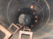 Leerer Schacht 80 cm Durchmesser mit 6 Zuläufen!